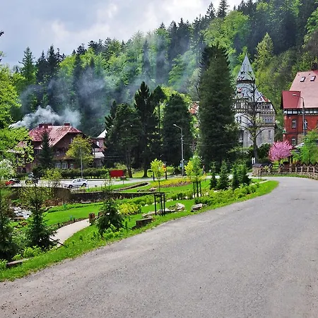 Dom Nad Wodospadem Bed & Breakfast 3*