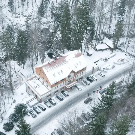 Dom Nad Wodospadem B&B